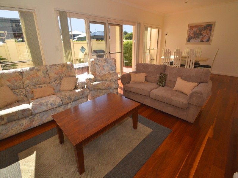 2/14 Barrington Rd, Terrigal NSW 2260