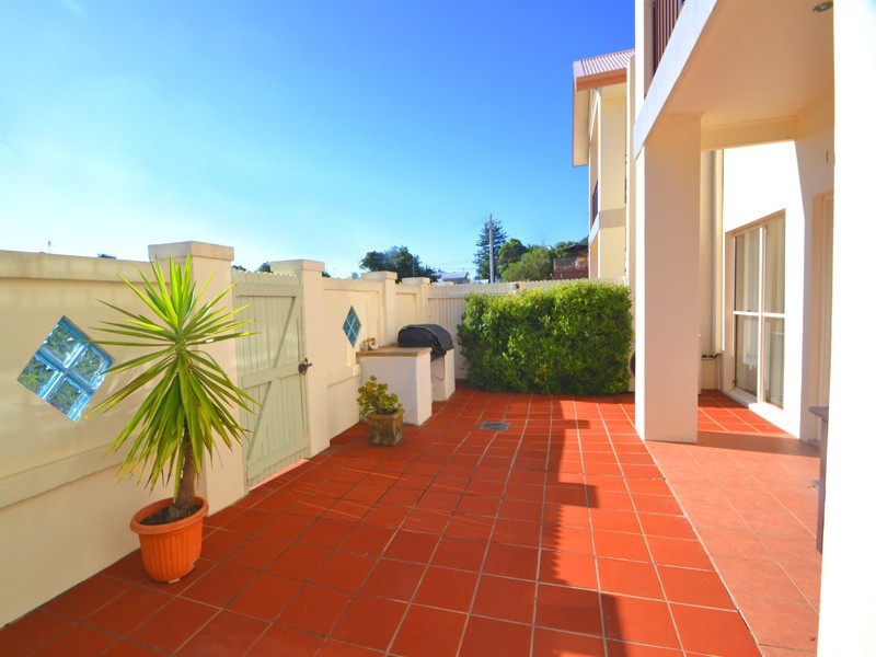2/14 Barrington Rd, Terrigal NSW 2260