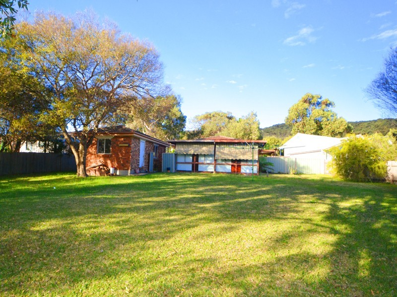 11 Joan Street, Forresters Beach NSW 2260