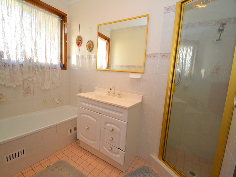 11 Joan Street, Forresters Beach NSW 2260