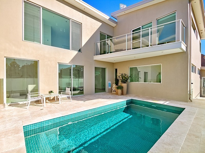 165 Avoca Dr, Avoca Beach NSW 2251