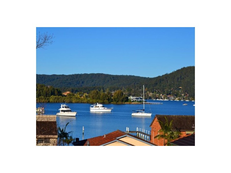 90 Albany St, Point Frederick NSW 2250