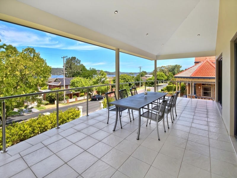 90 Albany St, Point Frederick NSW 2250