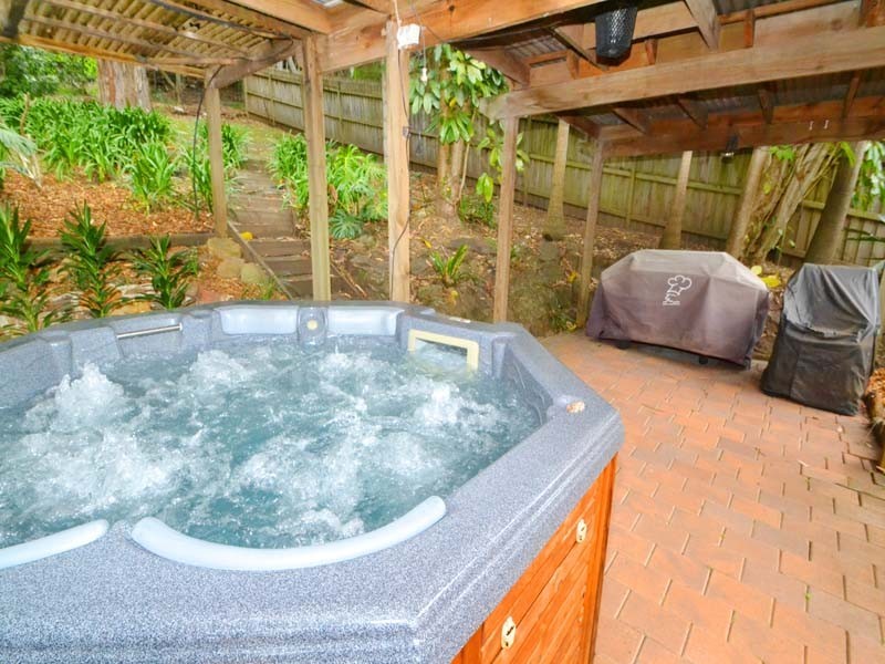 109 Lake Shore Dr, North Avoca NSW 2260