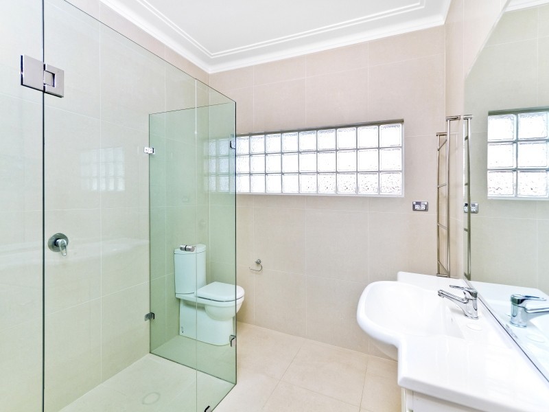 90 Albany Street, Point Frederick NSW 2250