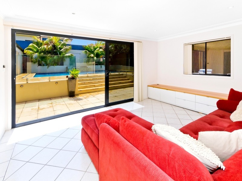 90 Albany Street, Point Frederick NSW 2250