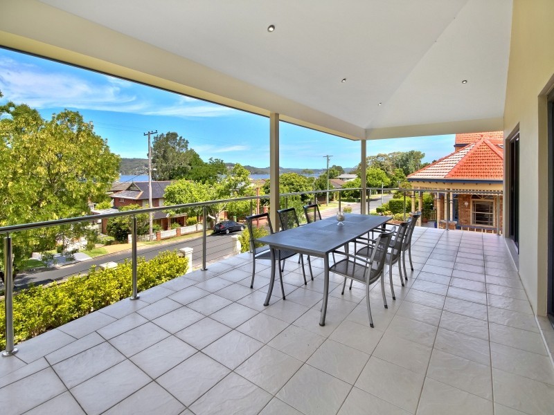 90 Albany Street, Point Frederick NSW 2250