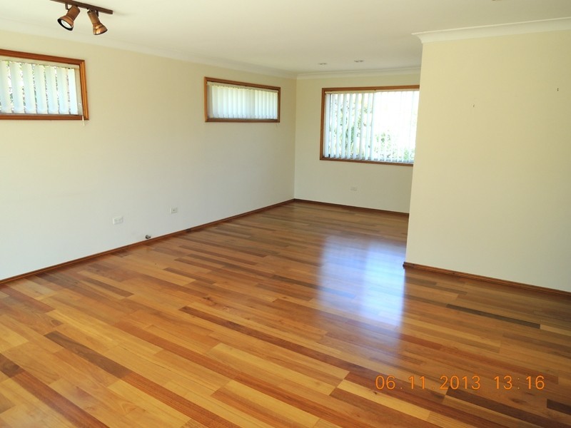 10 Caloola Close, Bateau Bay NSW 2261