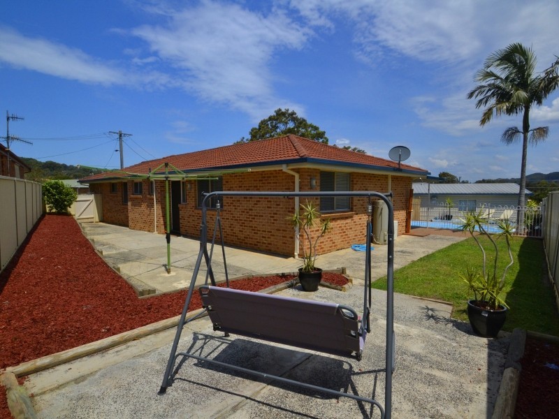 9 Peta Close, Bateau Bay NSW 2261