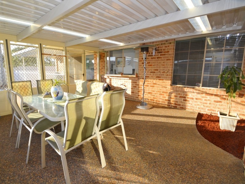9 Peta Close, Bateau Bay NSW 2261