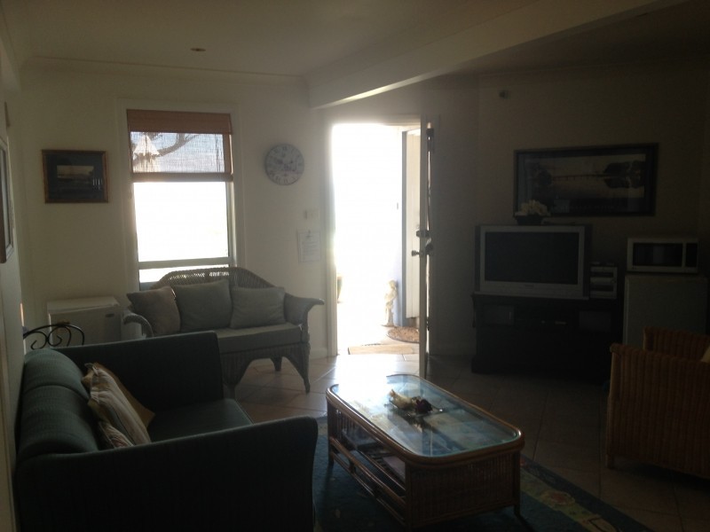 Flat/27 Table Top Road, North Avoca NSW 2260