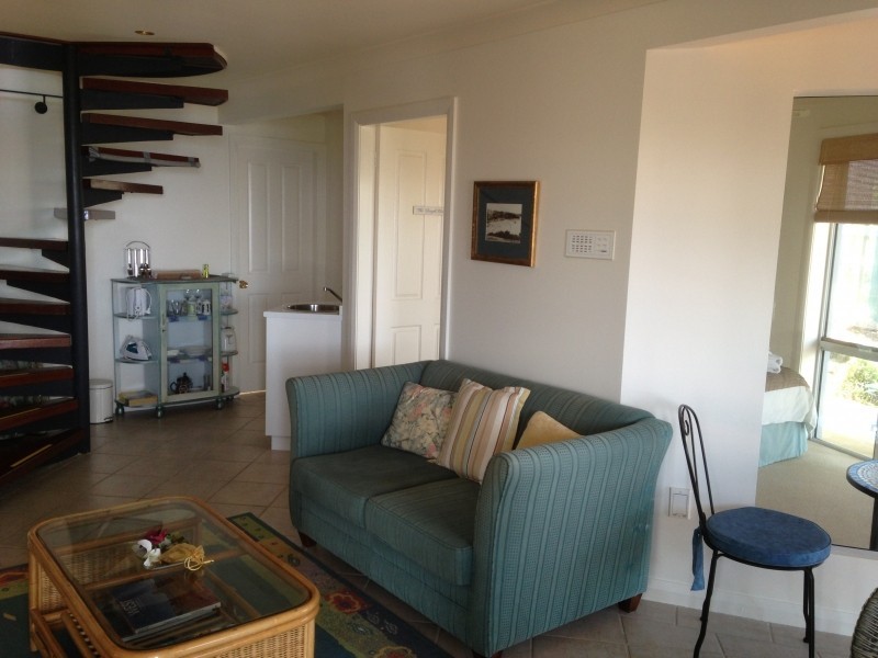 Flat/27 Table Top Road, North Avoca NSW 2260
