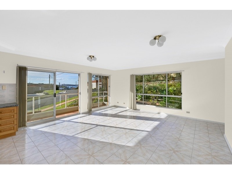 2/33 Tiarri Crescent, Terrigal NSW 2260