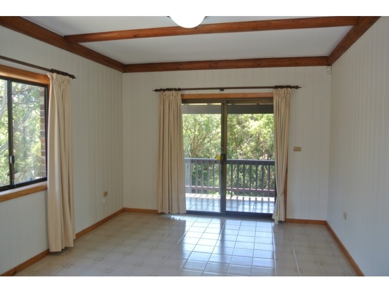 2 Maas Parade, Forresters Beach NSW 2260