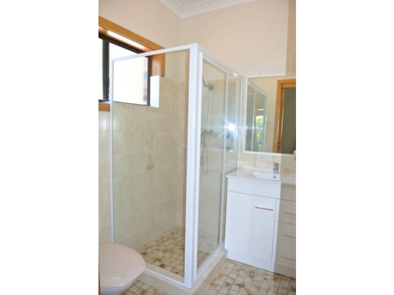 2 Maas Parade, Forresters Beach NSW 2260