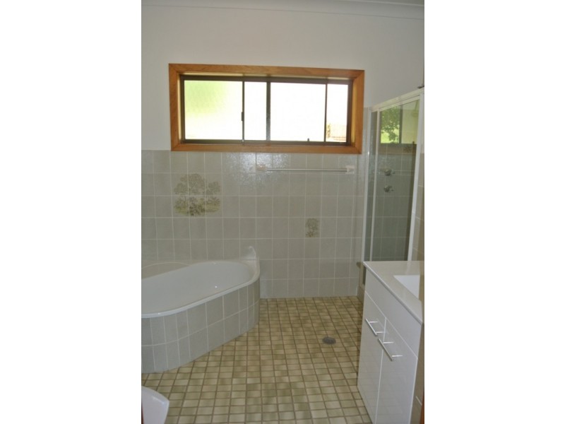 2 Maas Parade, Forresters Beach NSW 2260