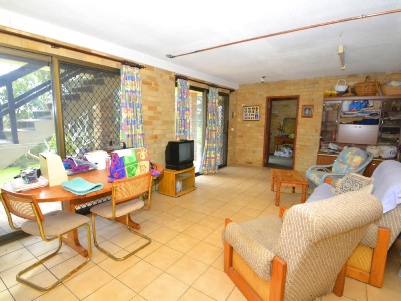 2 Maas Parade, Forresters Beach NSW 2260