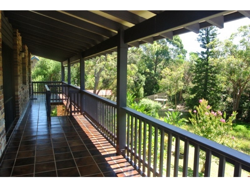 2 Maas Parade, Forresters Beach NSW 2260