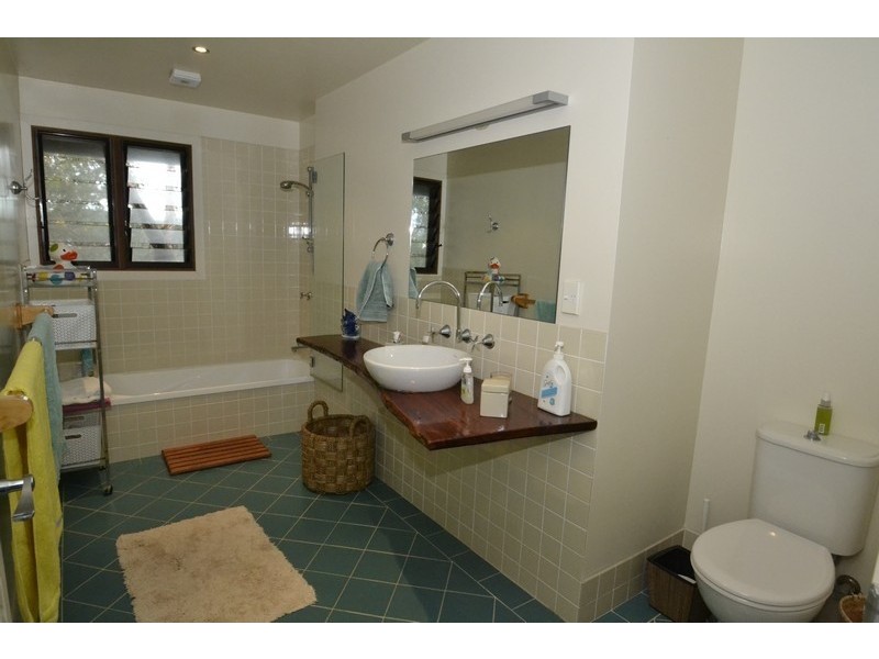 8 Myee Close, Forresters Beach NSW 2260