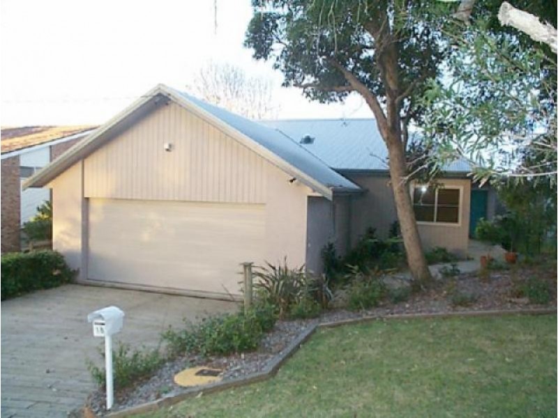 18 McGee Ave, Wamberal NSW 2260