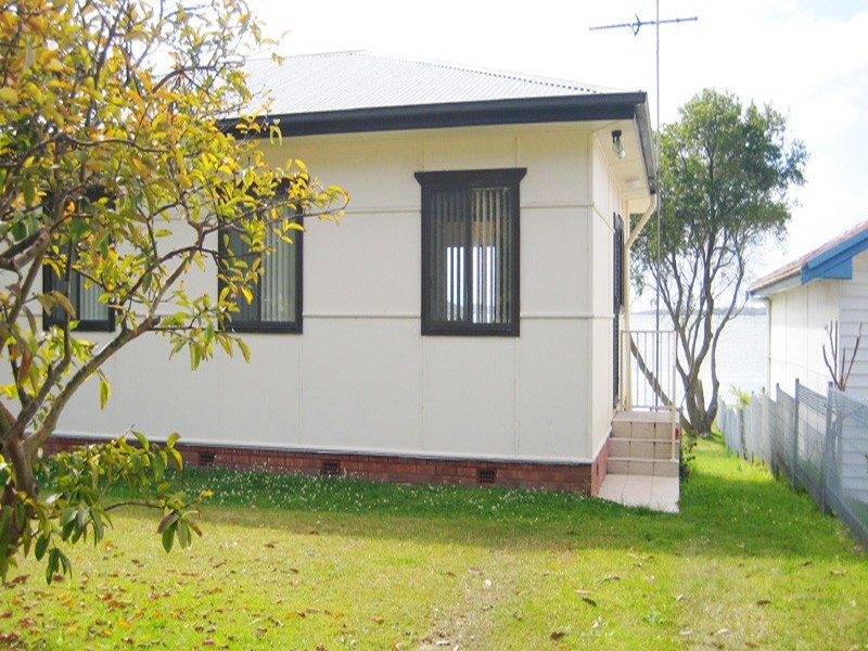 1/145 The Corso, Gorokan NSW 2263