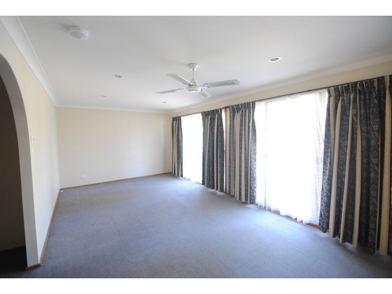 3 Spring Valley Ave, Gorokan NSW 2263
