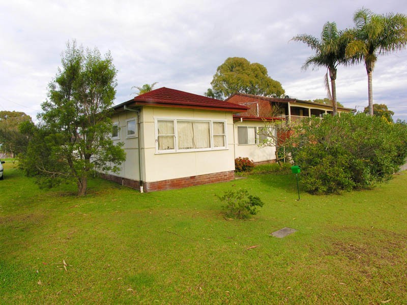 15 Eighth Avenue, Toukley NSW 2263