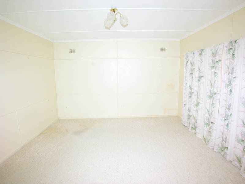 15 Eighth Avenue, Toukley NSW 2263