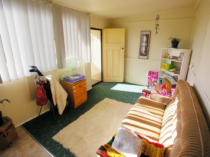 6 Hammond Road, Toukley NSW 2263