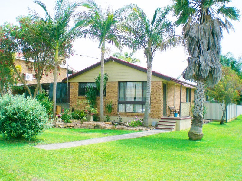 1 Barton Street, Doyalson NSW 2262