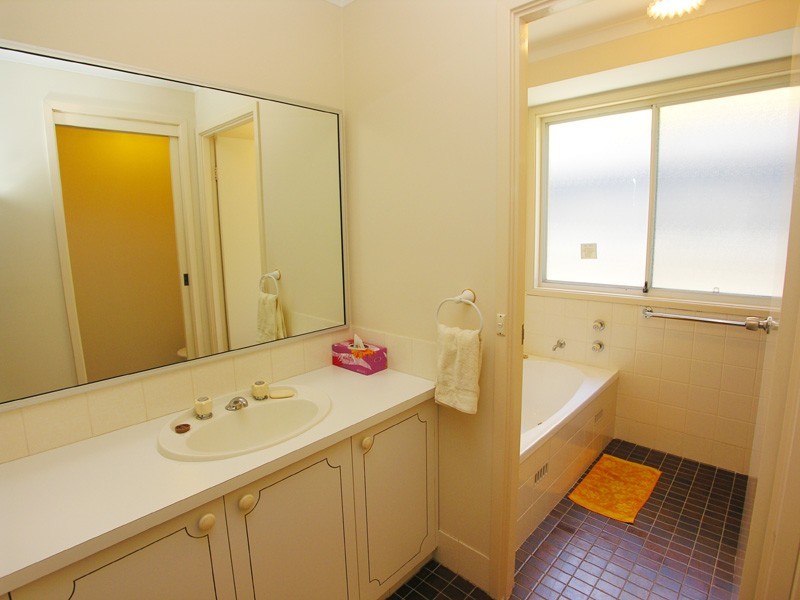 35 Premier Way, Bateau Bay NSW 2261