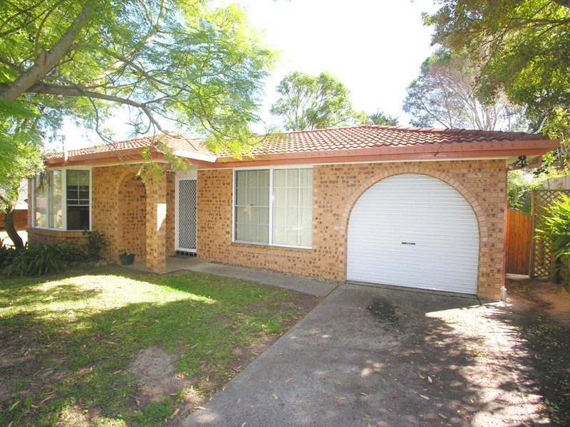 2 Peter Close, Tumbi Umbi NSW 2261