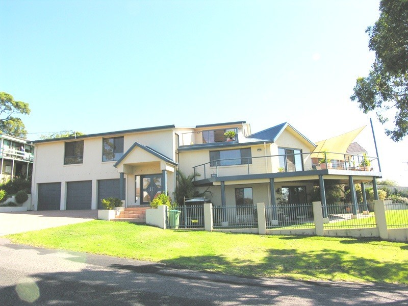 2 Peak Street, Bateau Bay NSW 2261