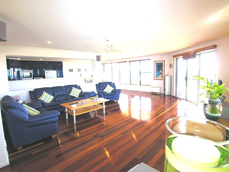 2 Peak Street, Bateau Bay NSW 2261