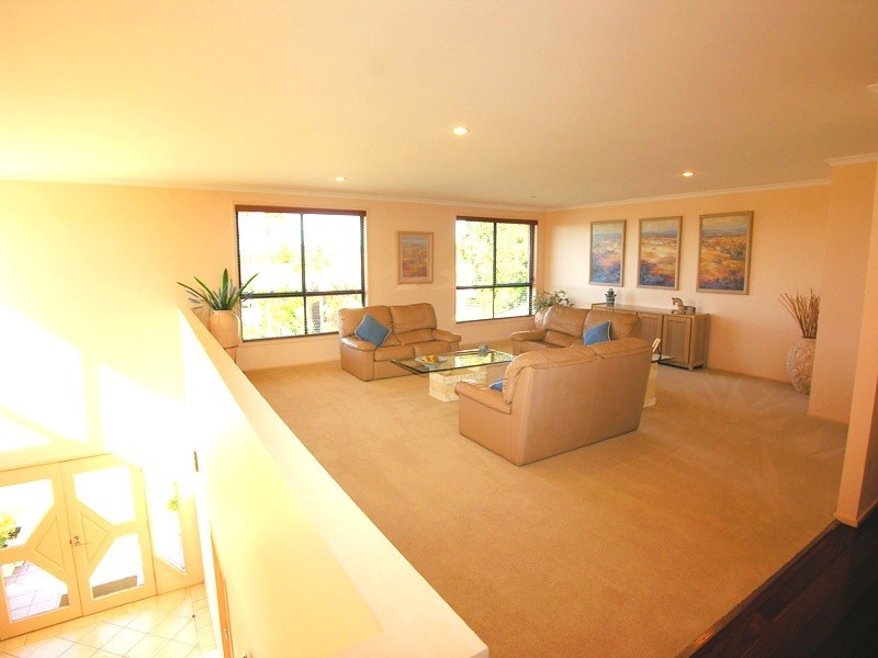 2 Peak Street, Bateau Bay NSW 2261