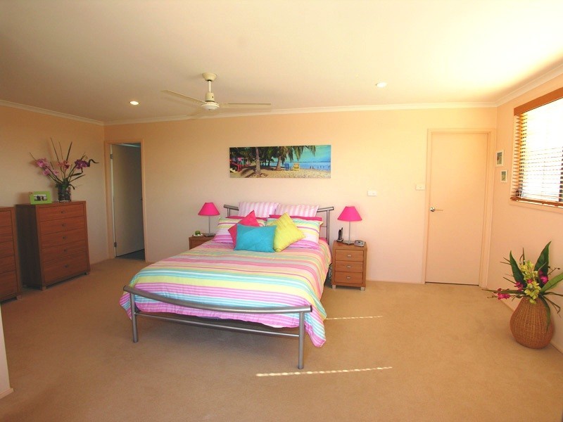 2 Peak Street, Bateau Bay NSW 2261