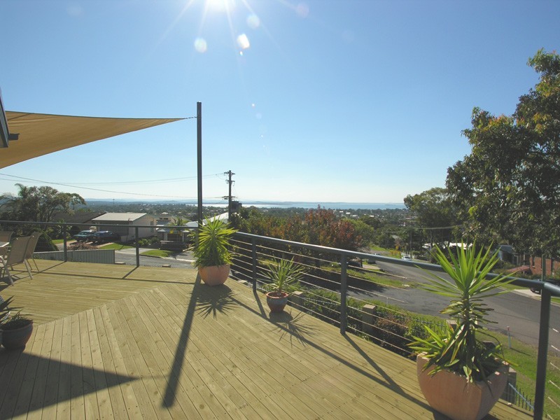 2 Peak Street, Bateau Bay NSW 2261