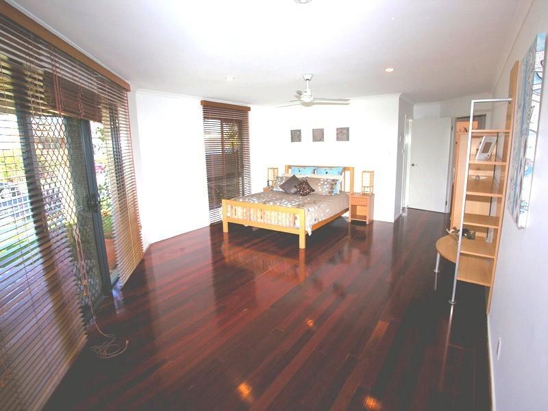 2 Peak Street, Bateau Bay NSW 2261