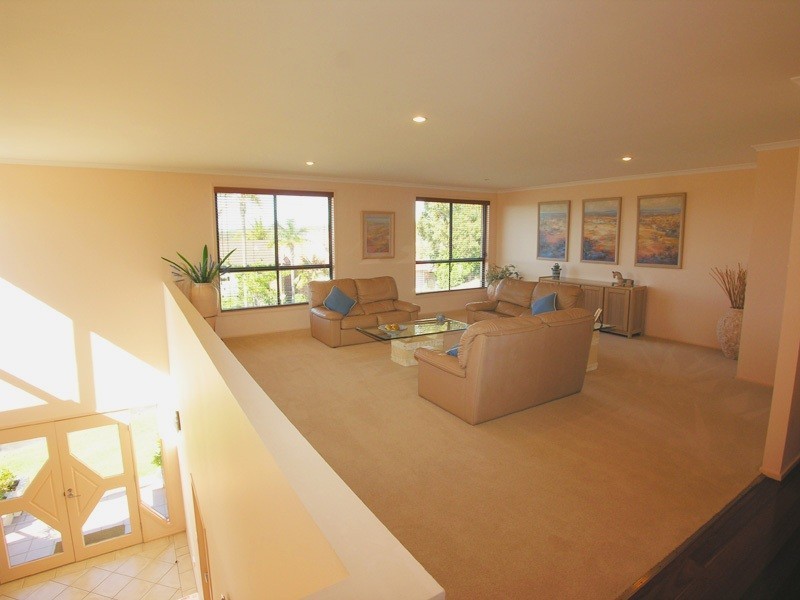 2 Peak Street, Bateau Bay NSW 2261