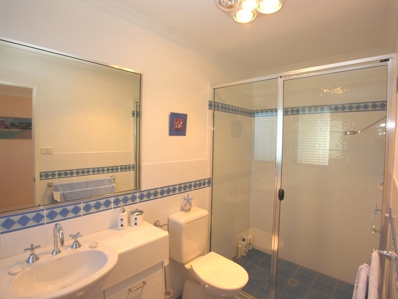 2 Peak Street, Bateau Bay NSW 2261