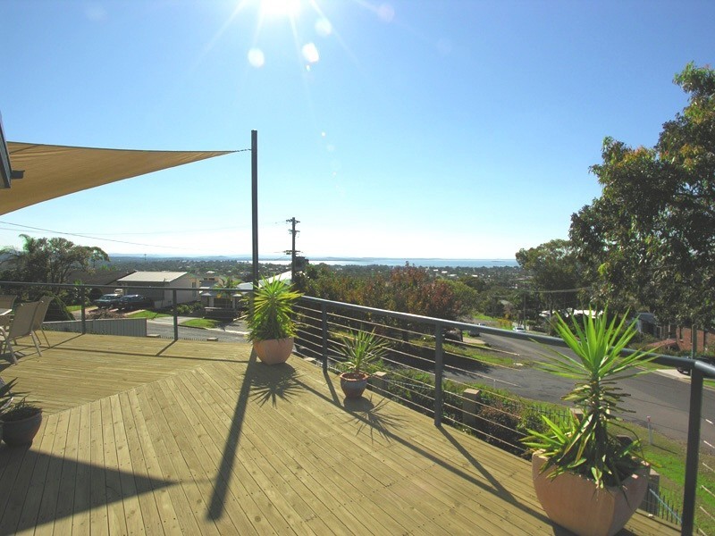 2 Peak Street, Bateau Bay NSW 2261