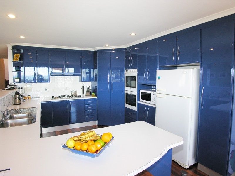 2 Peak Street, Bateau Bay NSW 2261