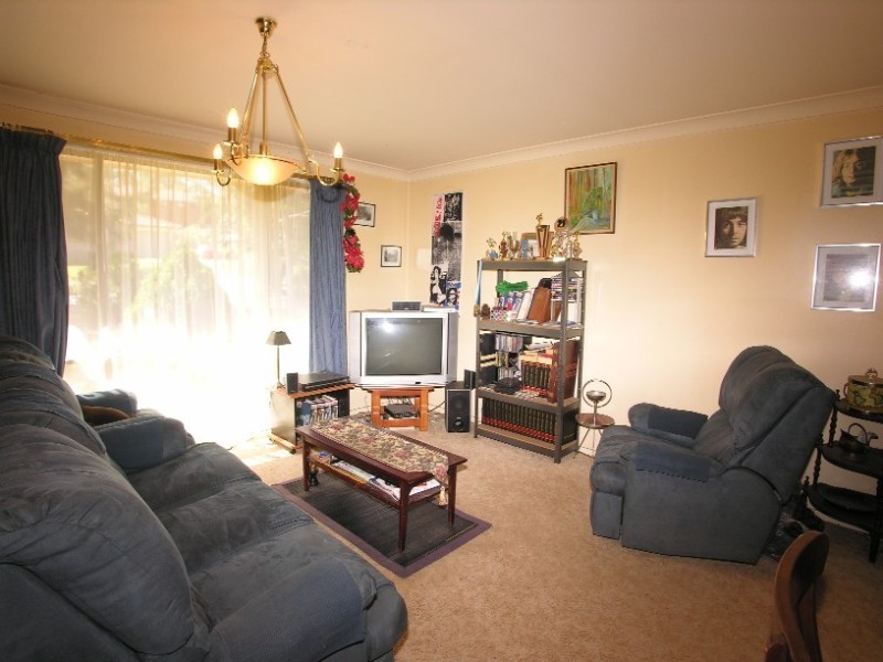 8 Debra Anne Drive, Bateau Bay NSW 2261