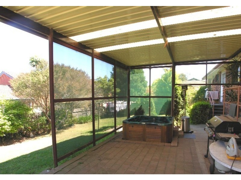 8 Debra Anne Drive, Bateau Bay NSW 2261