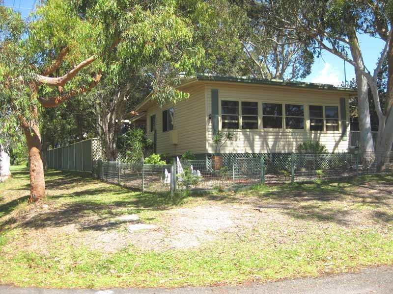 2 Huene Avenue, Halekulani NSW 2262