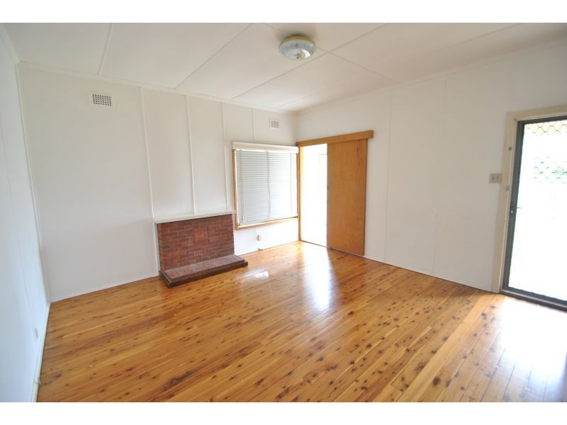 32 Holmes Ave, Toukley NSW 2263