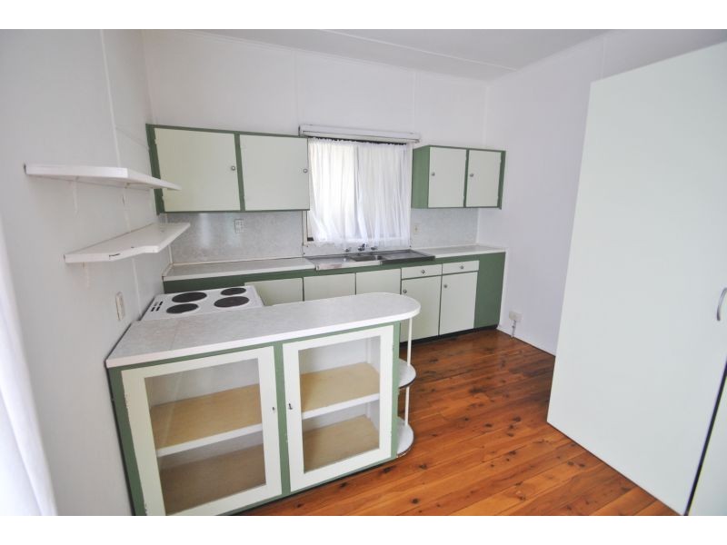 32 Holmes Ave, Toukley NSW 2263