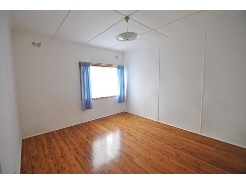 32 Holmes Ave, Toukley NSW 2263