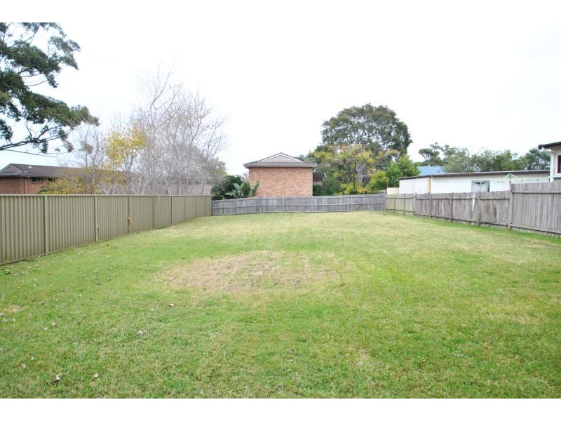 32 Holmes Ave, Toukley NSW 2263