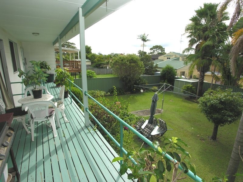 3 Hillcrest Avenue, Bateau Bay NSW 2261